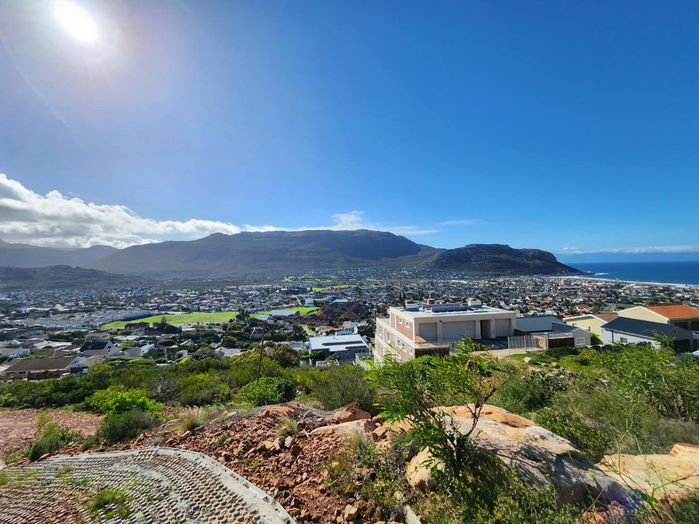 Exceptional 4067m² Land Offering Stunning Coastline and Mountain Views. Ultimate Developers Dream. - Western Cape