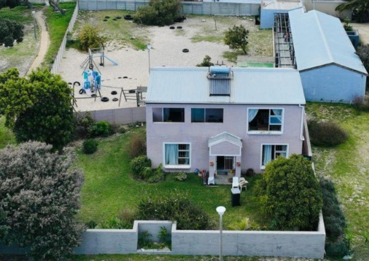 Potential Galore On This 2136m² Property - Western Cape