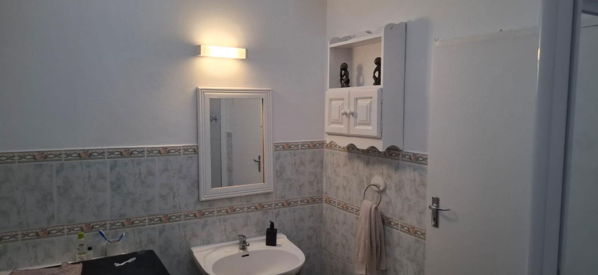 762797_Unit_1_bathroom.jpg