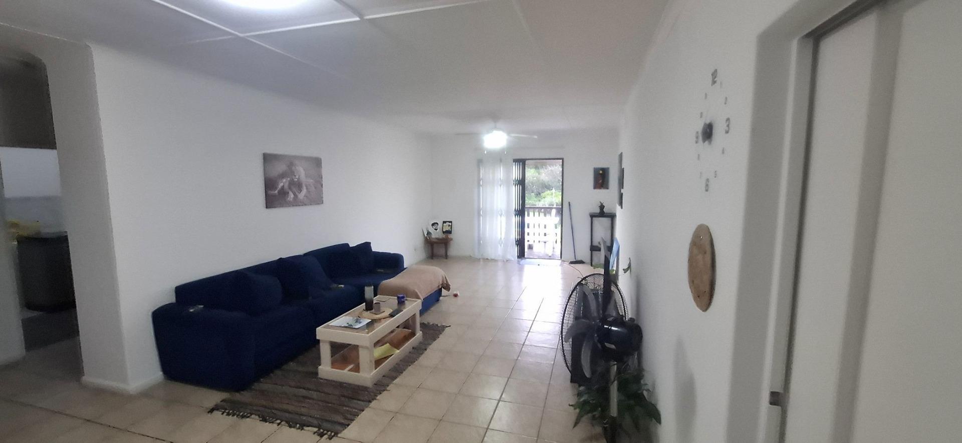 762797_Unit_1_lounge.jpg