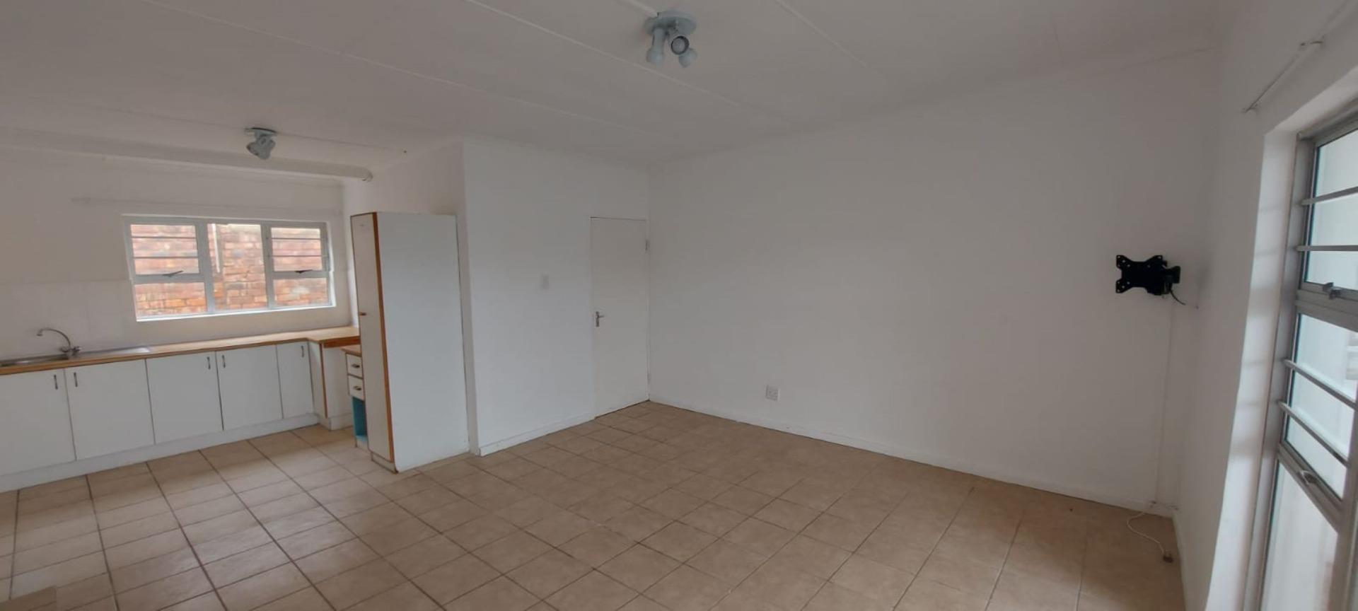 762797_Unit_6_lounge.jpg