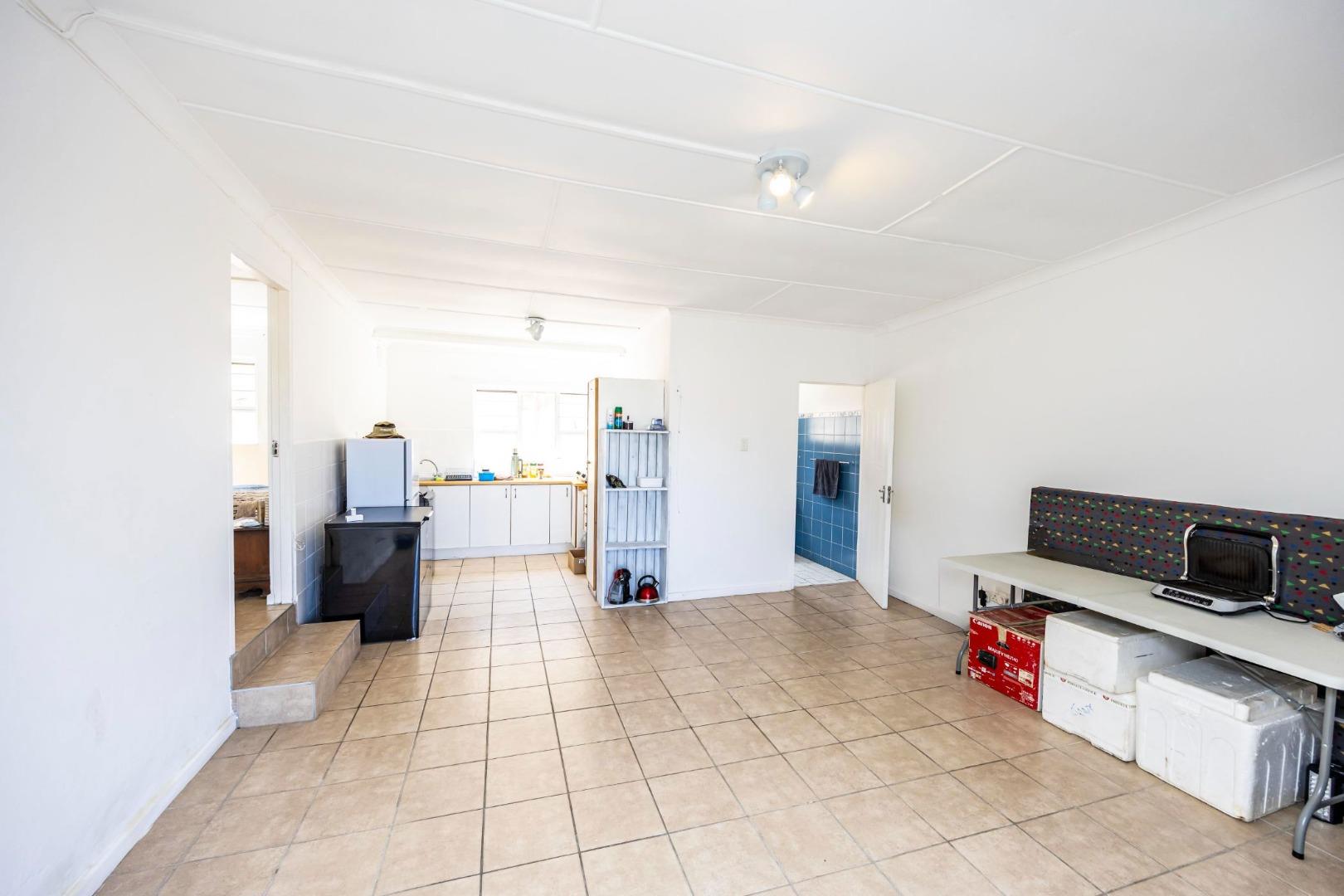 762797_Unit_8_Kitchen_lounge.jpg