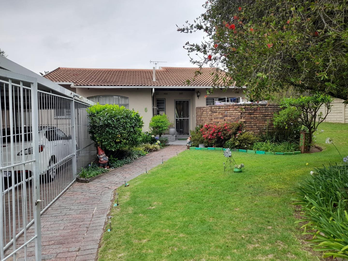 Urgent Sale-Stunning 3 Bedroom, 2 Bathroom Townhouse In Secure Complex  - Gauteng
