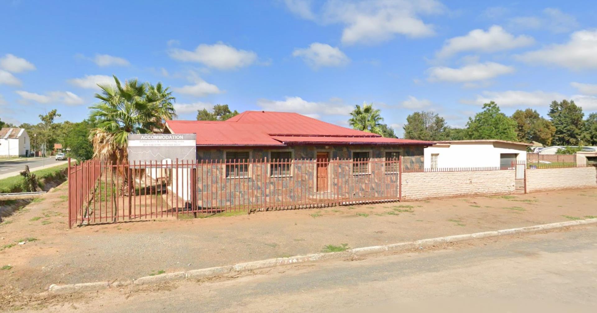 Exceptional House Plus 3 Self Catering Units Offering So Much - Eastern Cape