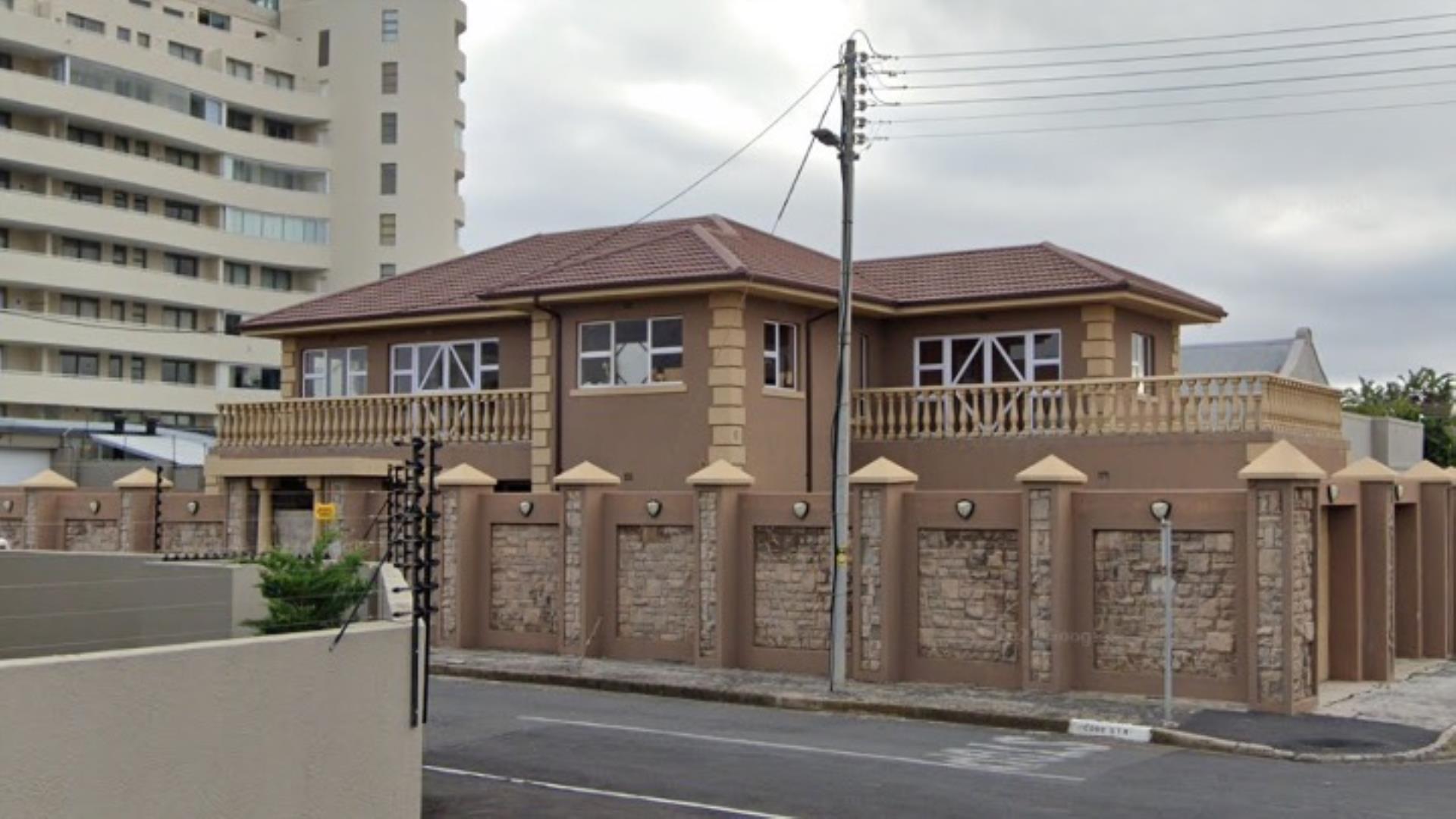 Family Home With Pool In Strand - Western Cape