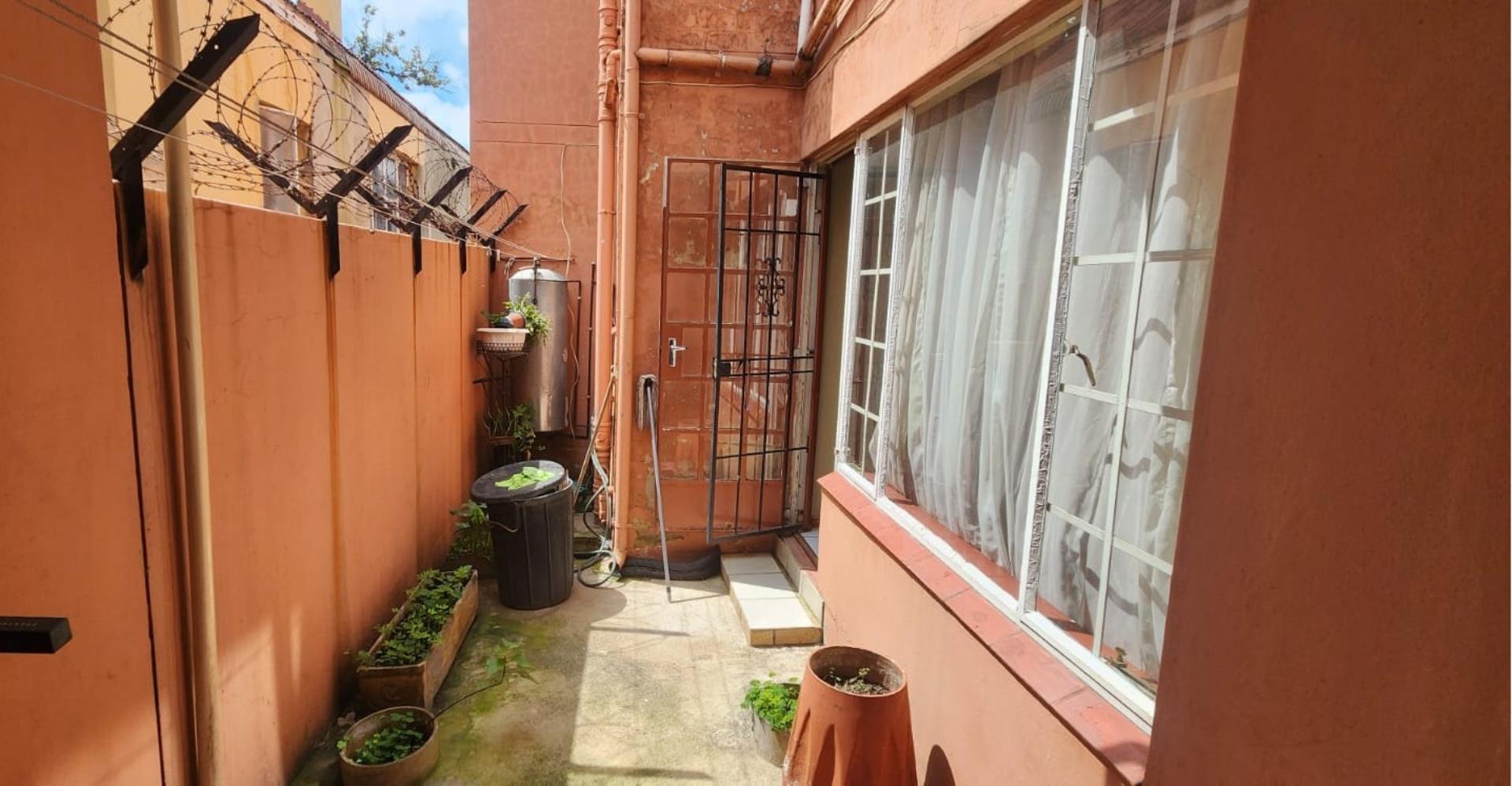 764116_BACK_GARDEN_-_11.jpg