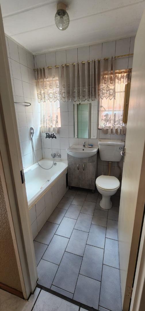 764116_FULL_BATHROOM_-_9.jpg