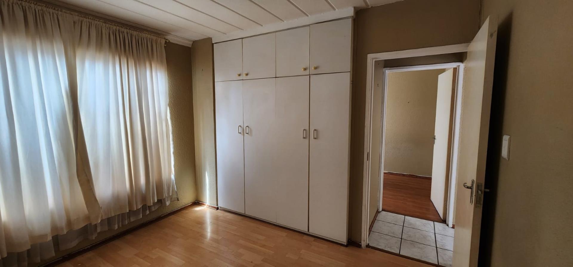 764116_MAIN_BEDROOM_-4.jpg