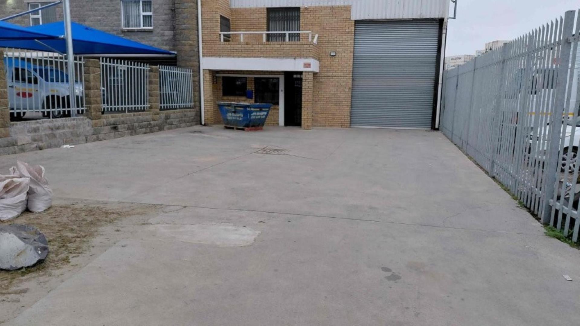 Prime Industrial Property With Large Yard - Western Cape