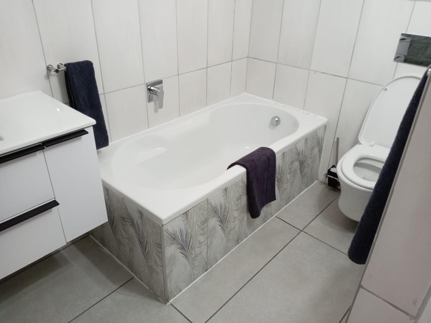 766633_bath1.jpg