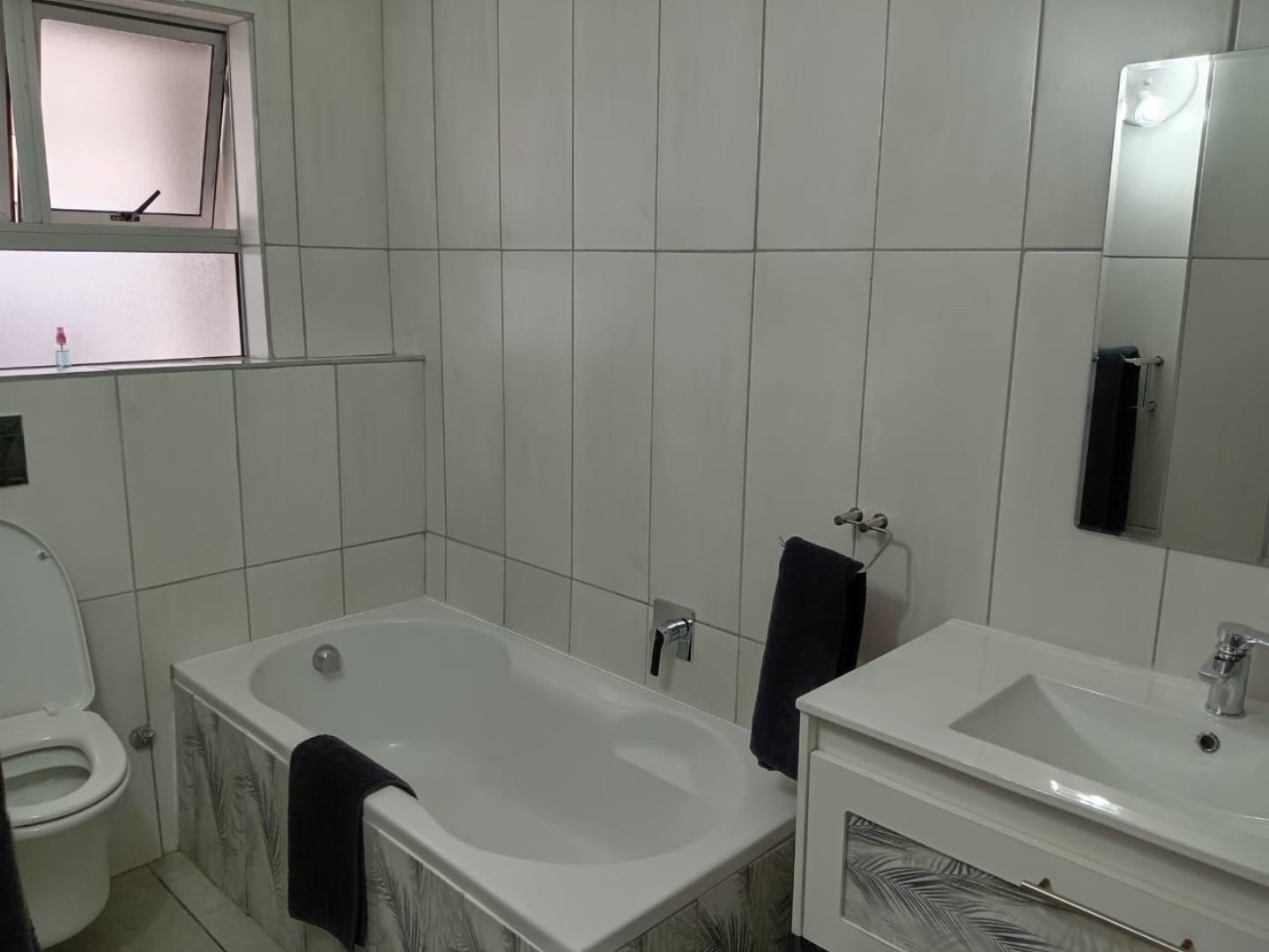 766633_bath3.jpg