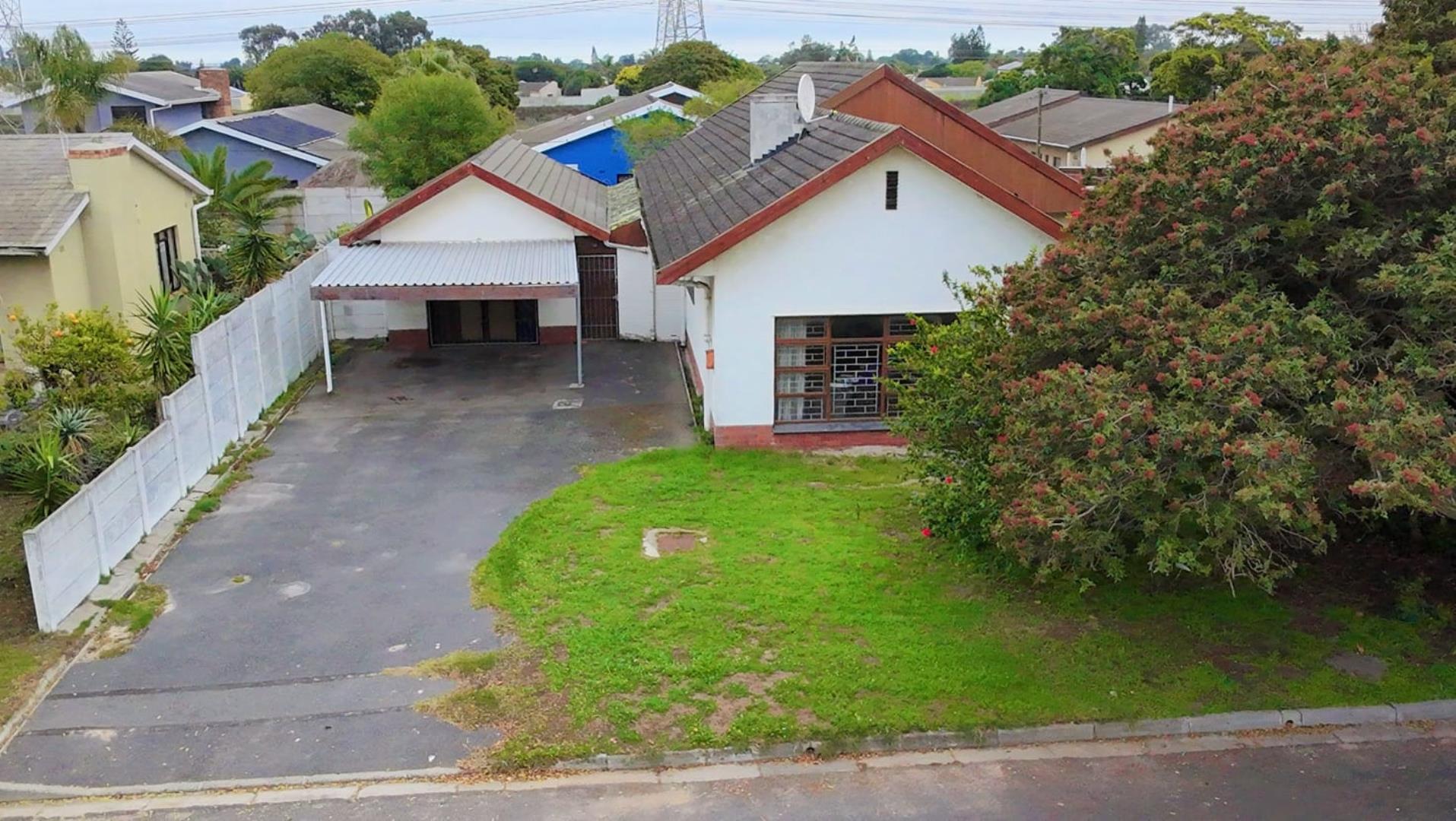 Deceased Estate - 4 Bedroomed Home For Renovation In Popular Area - Western Cape