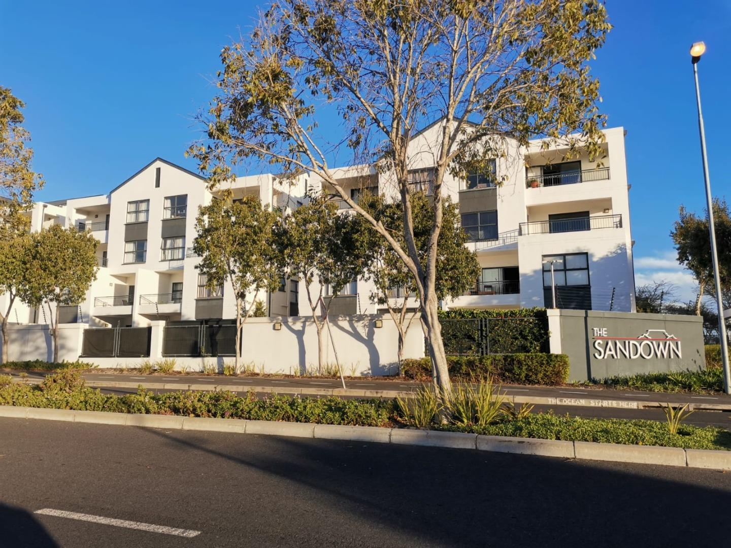 Uregnt Sale - 2 Bedroom, 2 Bath Lifestyle Apartment - Western Cape
