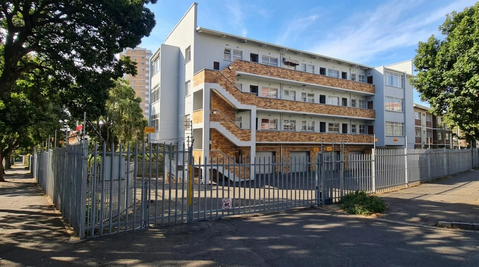 Deceased Estate - 4 Bedroom Apartment In Boston - Western Cape