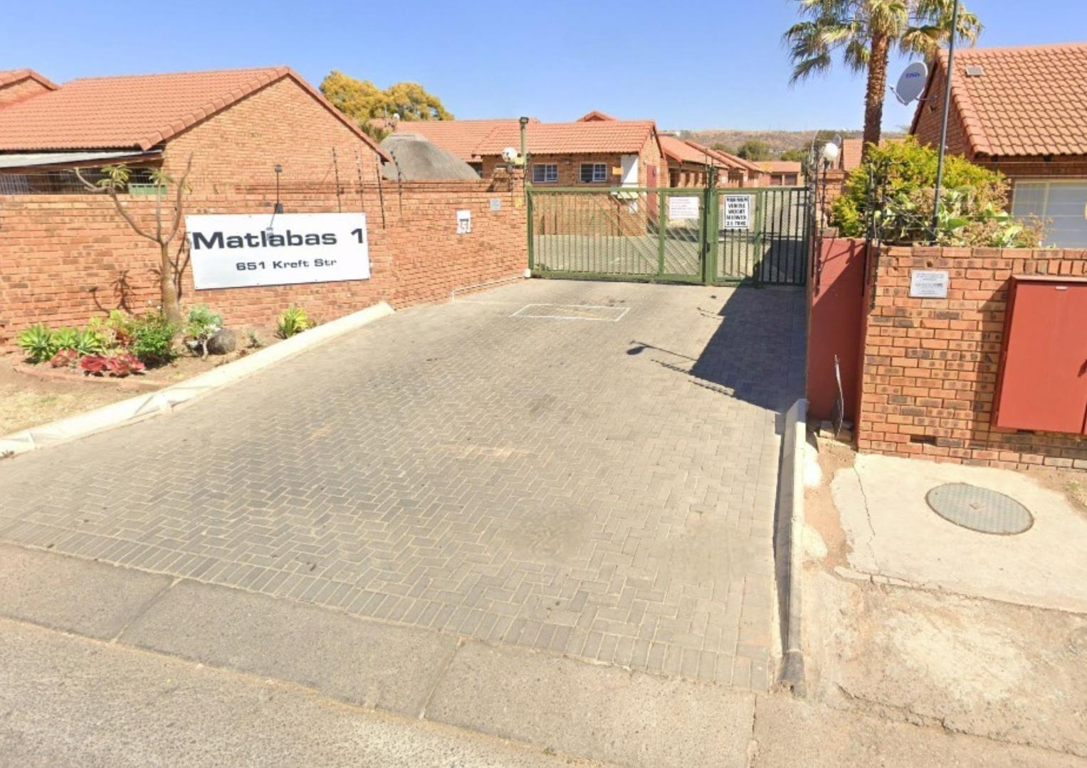 Secure Townhouse , For First Time Buyers Or Retirees - Gauteng