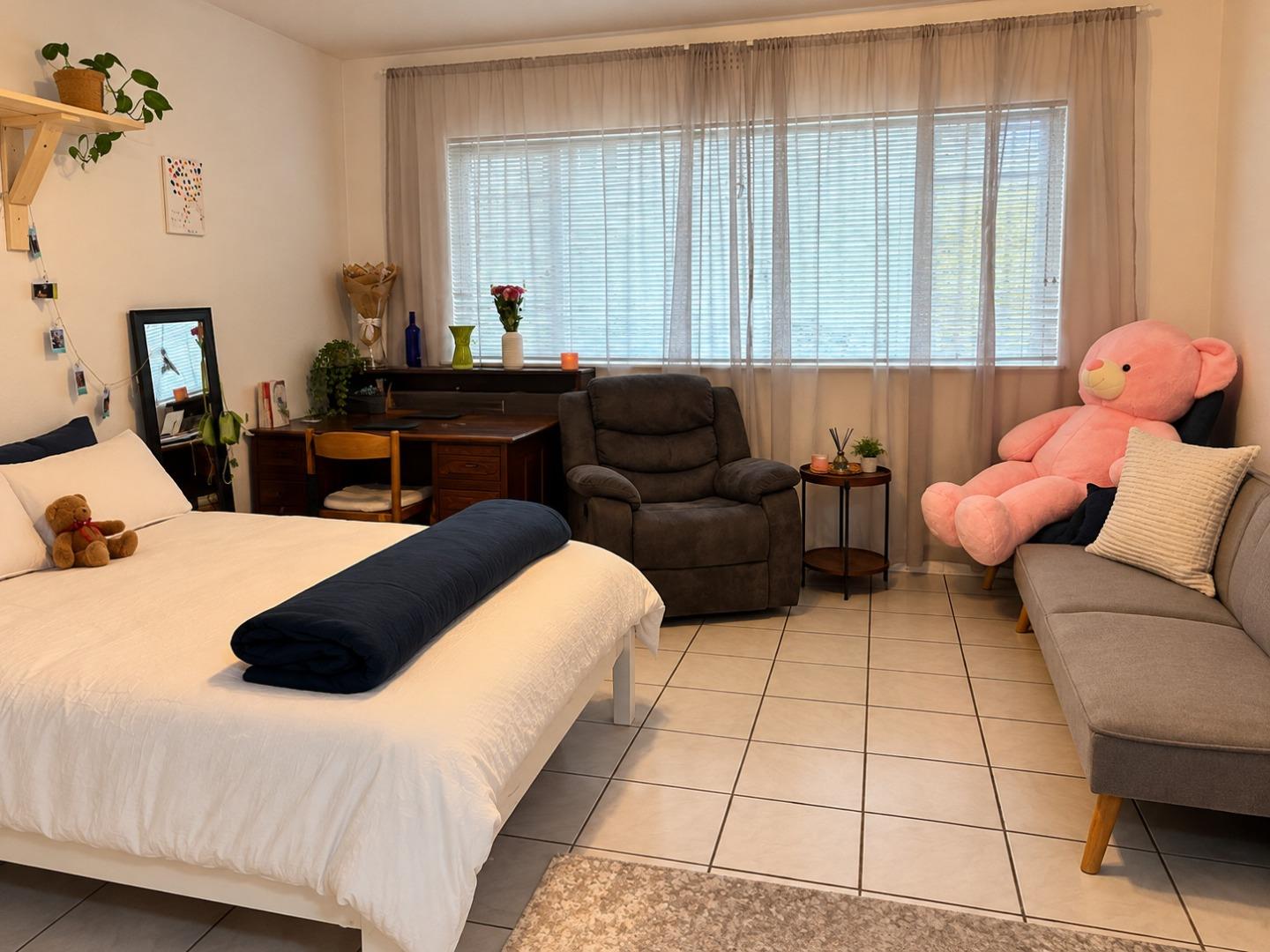 769370_Cozy_Neutral_Bedroom-Lounge_Retreat.jpg