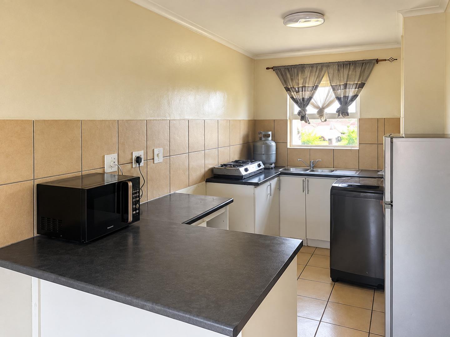 769714_Cozy_Compact_Kitchen_Interior.jpg
