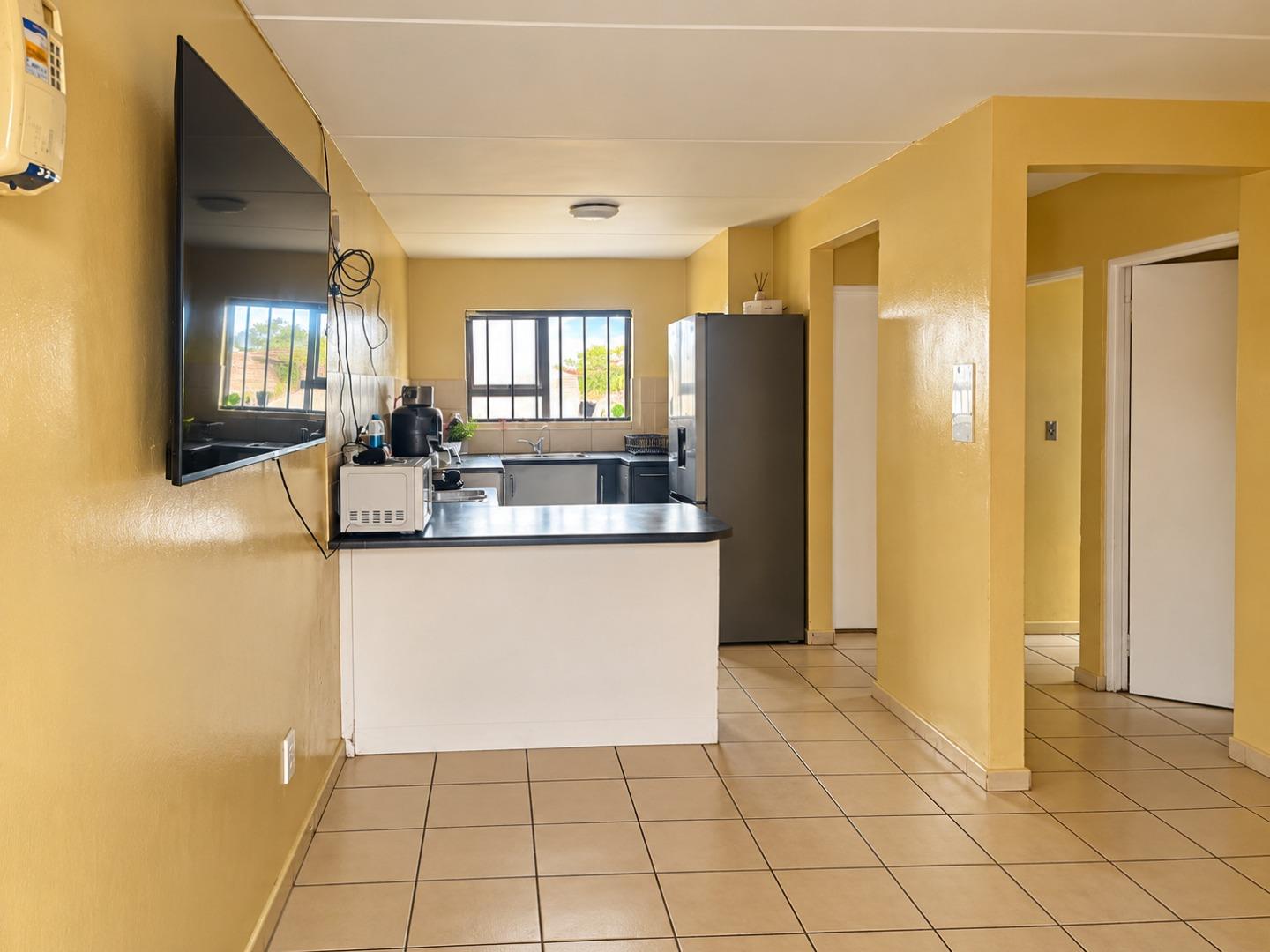 769731_Bright_Open-Plan_Kitchen_and_Living_Hallway.jpg